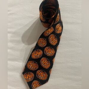 Surrey Halloween Pumpkin Tie